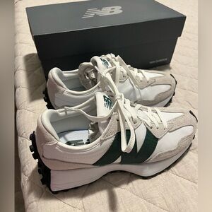 New Balance shoes. Women’s size 6. New.